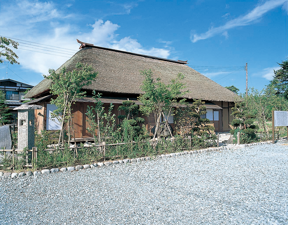 安達峰一郎博士の生家と碑