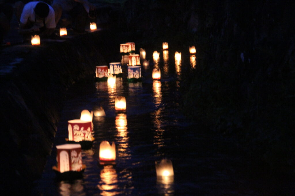 畑谷城灯籠流し