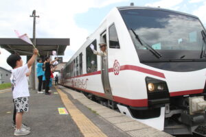 臨時列車「サクランボひなび」